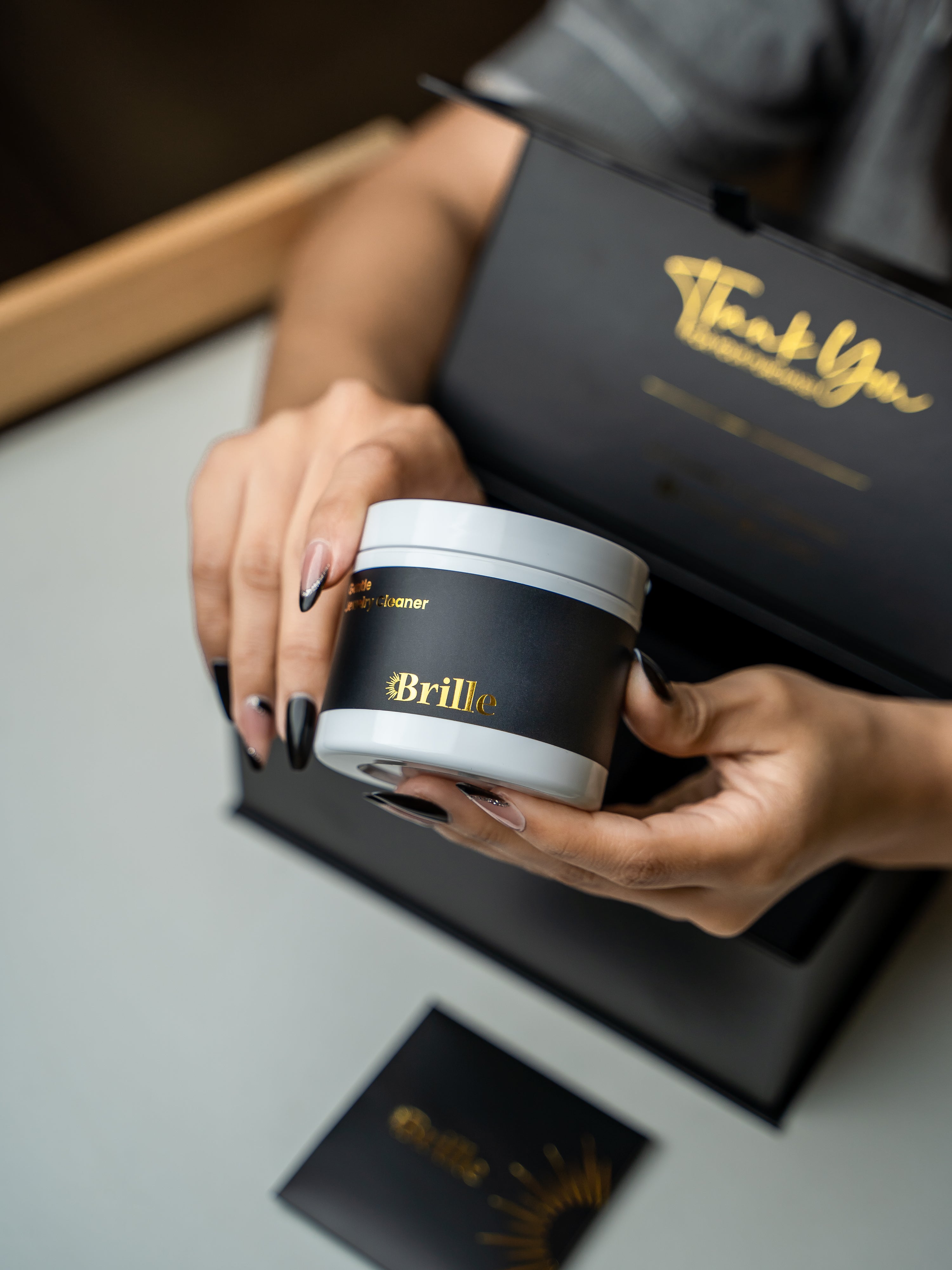 مجموعة التنظيف الفعالة على المجوهرات