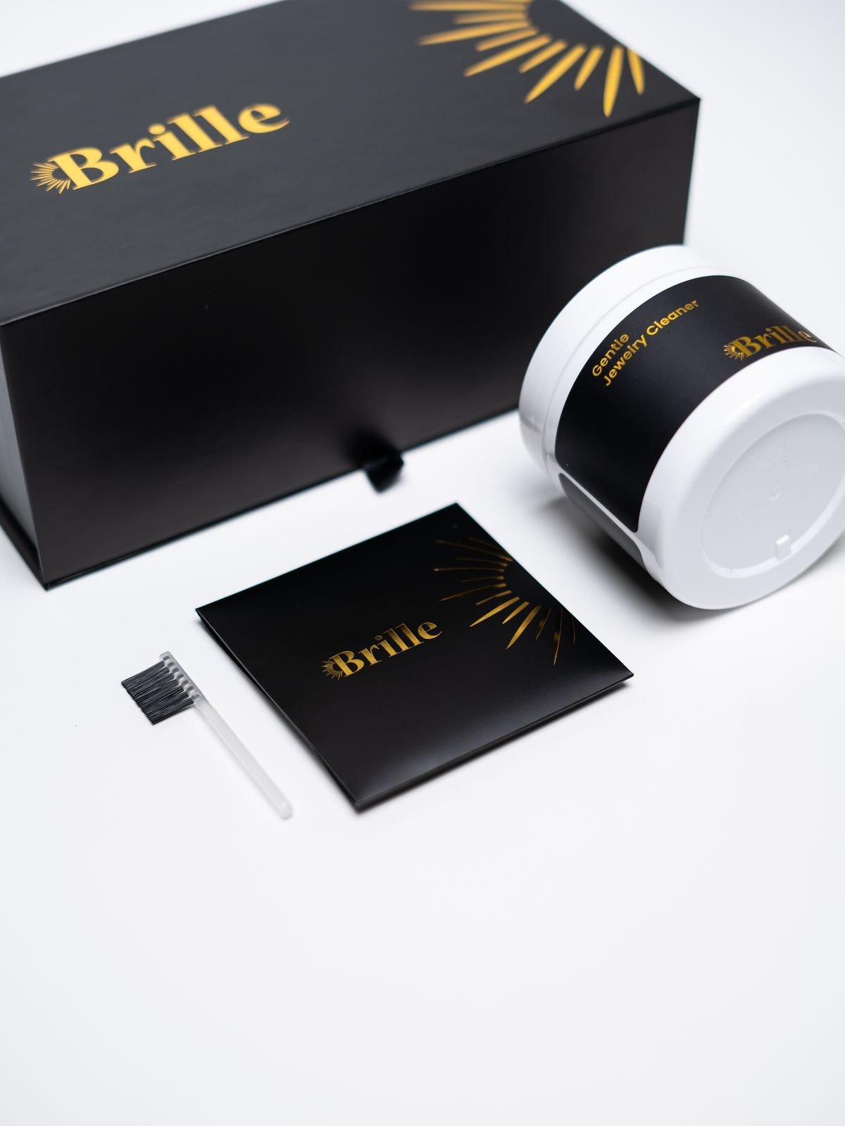 مجموعة التنظيف الفعالة على المجوهرات